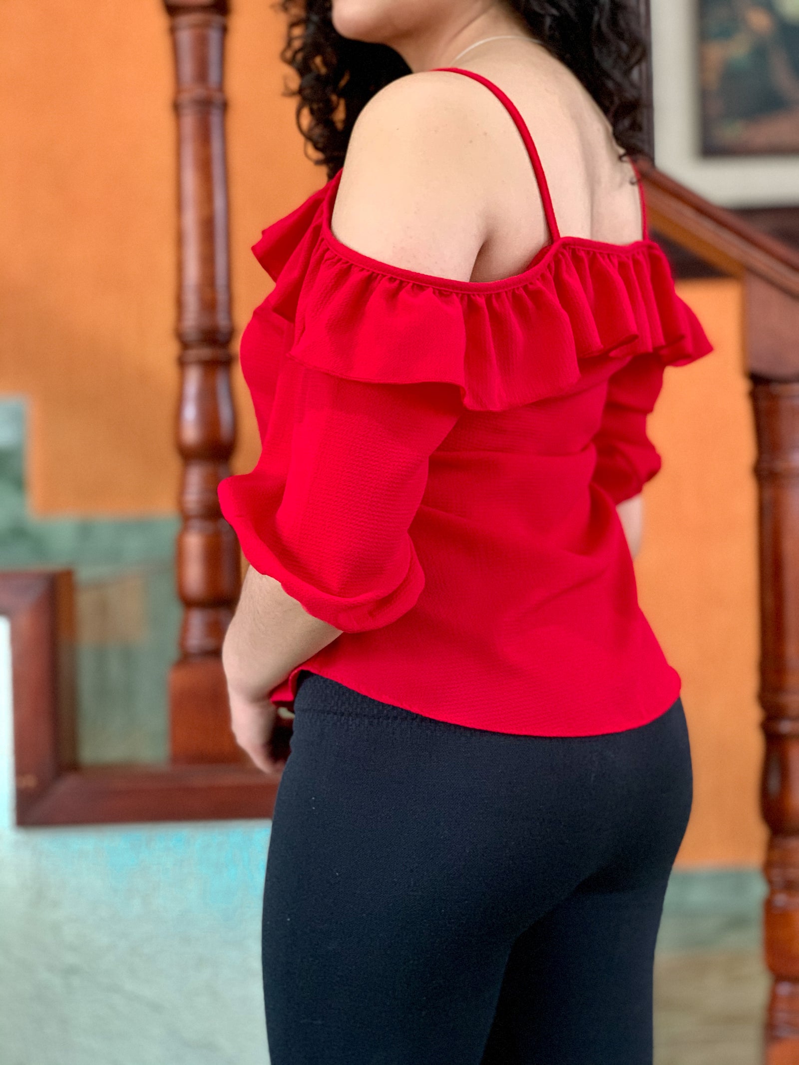 Blusa de tirantes con holán alrededor color roja.