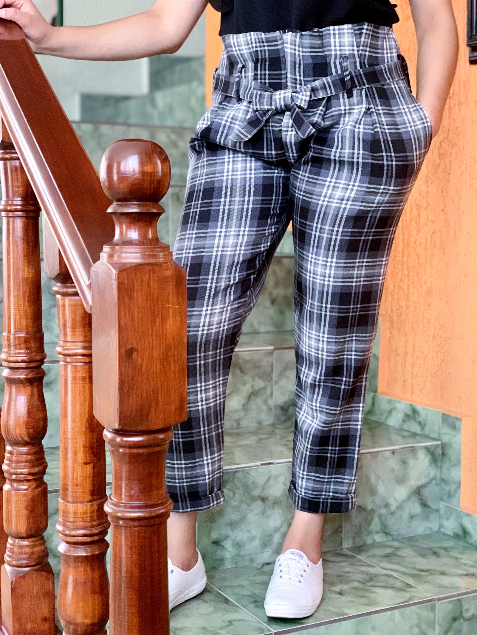 Paper bag pants de cuadros negro con gris