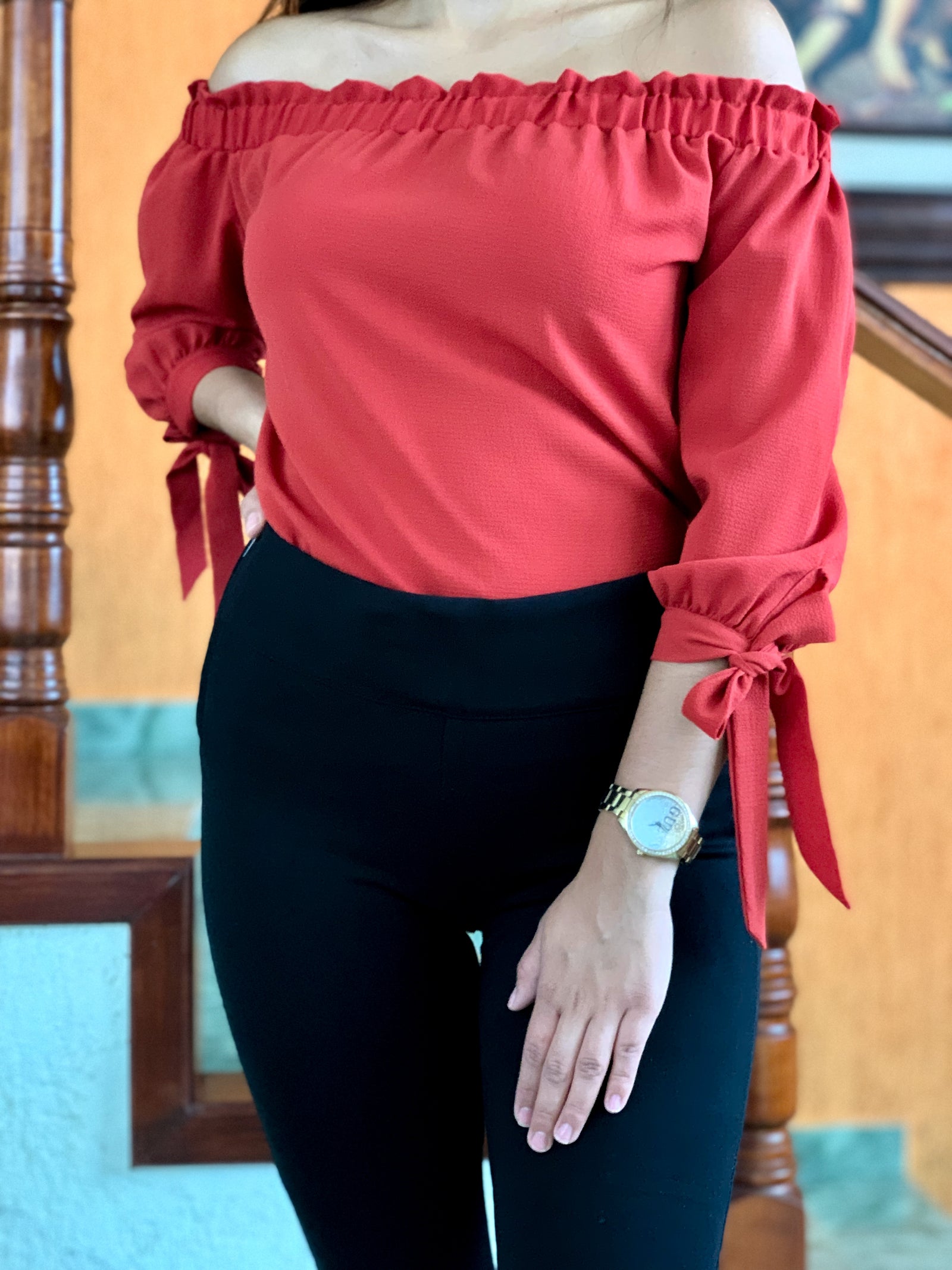 Blusa campesina color shedron con cintas en las muñecas