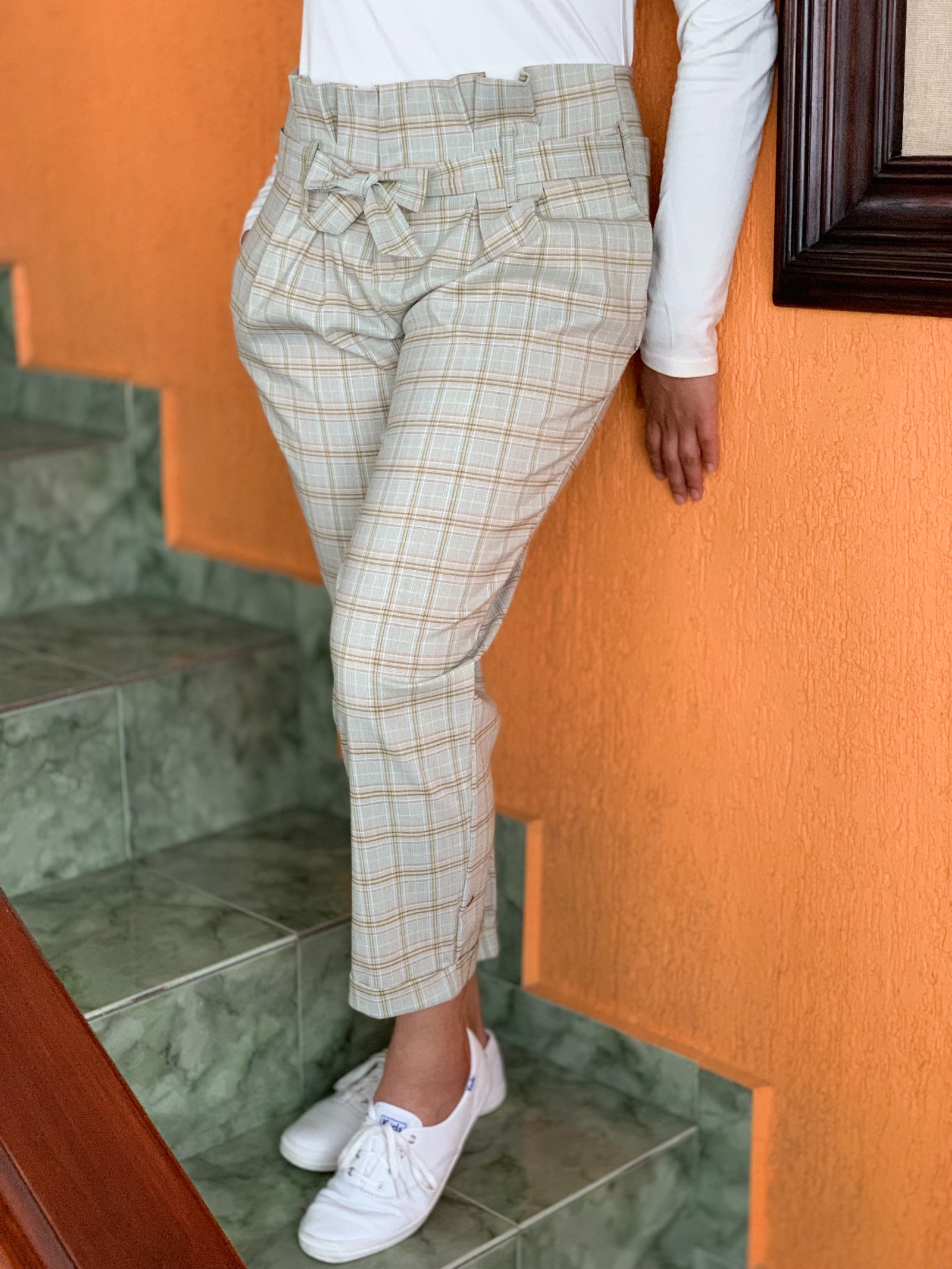 Paper bag pants de cuadros beige con verdes y cafés tenues